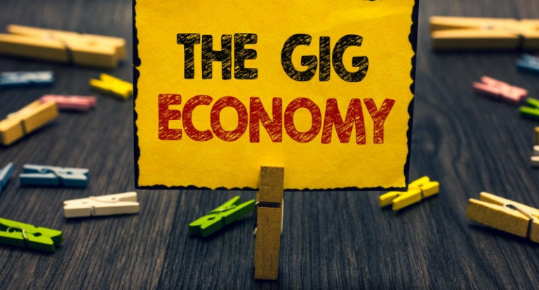 Navigating the Gig Economy: Tips for Freelancers and Contractors
