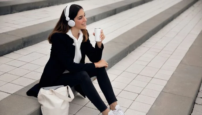 The Fabric of Comfort: Exploring the Versatility of Stretch Materials in Fashion